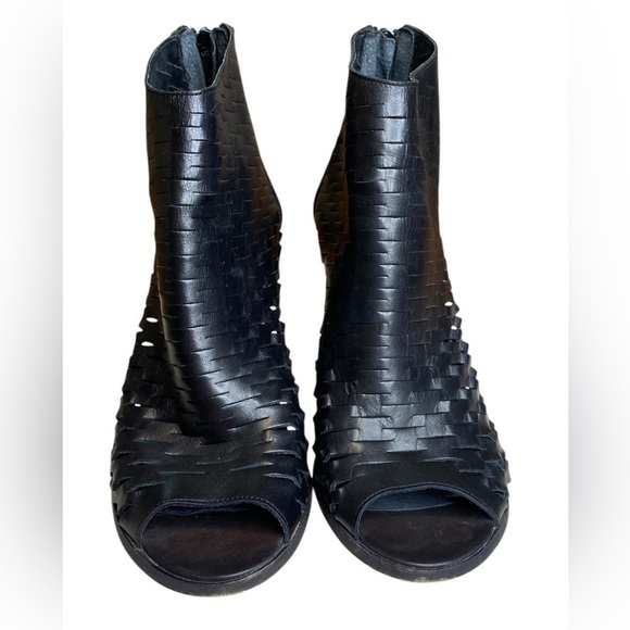 Piampiani Lavorazione Artigiana Italian Laser Cut Ankle Boots Women’s Size 7.5 - Picture 2 of 9